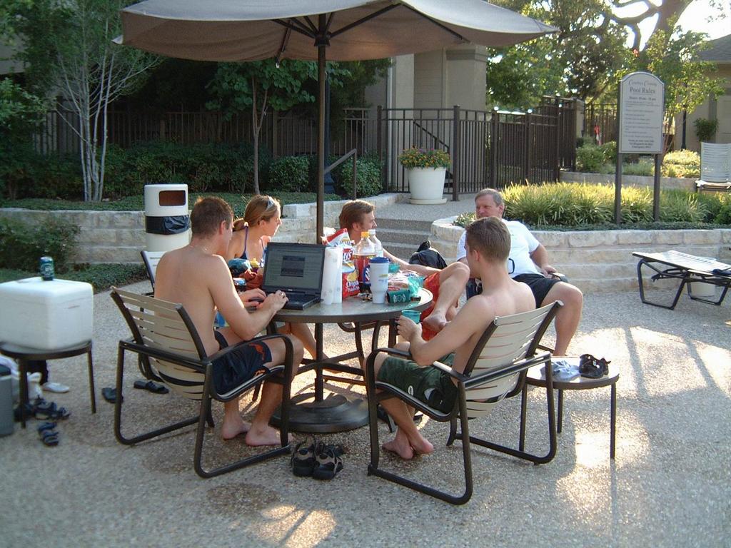 2003/08(Aug)/2(J-KT-Pool)/1024x768_2003-08-07 18-58-00147.JPG